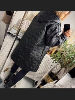 Lekka kurtka oversize pikowana w kwiatowy wzór